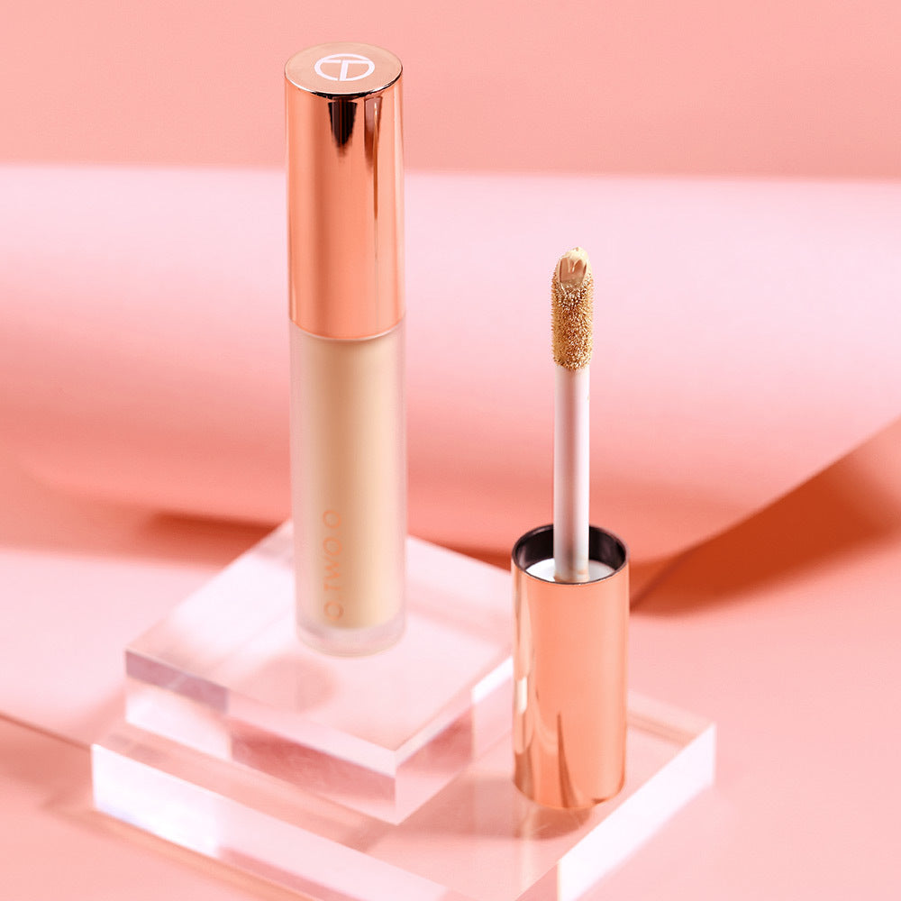 O.TWO.O Lightweight Tinted Concealer