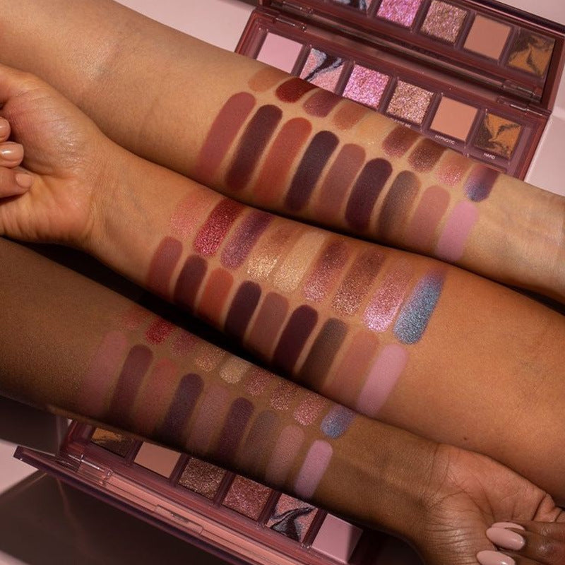 MAYBELUCKY 18-Color Reversible Rose Eyeshadow Palette