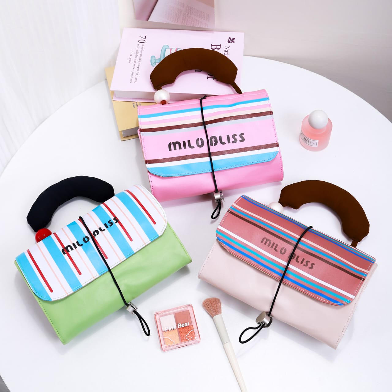 Foldable Cosmetic Storage Bag – Soft & Space-Saving
