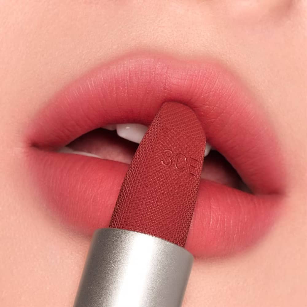 3CE Cashmerehug Lipstick, Ultra-soft matte lipstick, blur lip lines, luxury color and all-day comfort, smooth cashmere