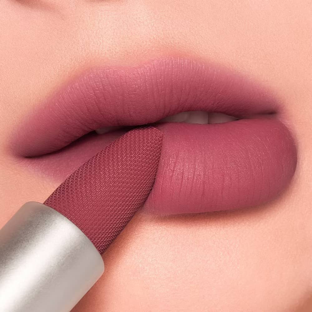 3CE Cashmerehug Lipstick, Ultra-soft matte lipstick, blur lip lines, luxury color and all-day comfort, smooth cashmere